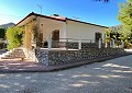 Villa de 3 chambres et 1 salle de bain très bien située avec piscine et maison d'hôtes de 2 étages à Sax in Alicante Dream Homes Castalla 