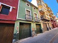 Groot huis met te renoveren garages in het centrum van Villena in Alicante Dream Homes Castalla 