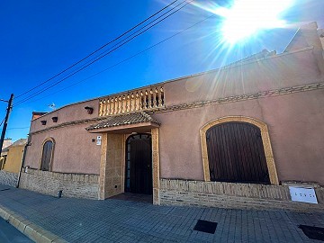 Huge cave house with pool in Crevillente