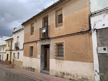 Großes Stadthaus mit Innenhof und Garage