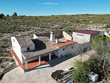 Maison de campagne de 5 chambres et 1 salle de bain à Caudete