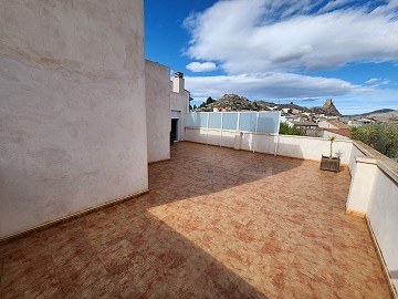 Grand appartement de 3 chambres et 2 salles de bains avec immense terrasse privée sur le toit