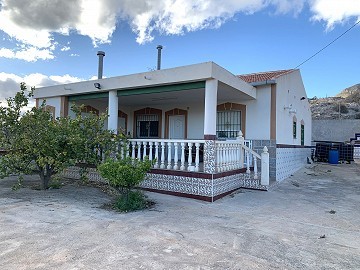 Villa à pied de la ville avec 3 chambres et espace pour piscine