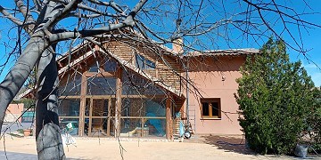 Maison de luxe en bois avec 7 chambres et 4 salles de bain