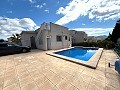 Villa met 3 slaapkamers en 2 badkamers en grote garage in Alicante Dream Homes Castalla 