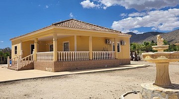 4 Bed 2 Bath Villa