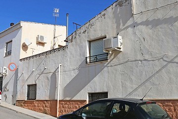 Casa de 5 habitaciones en Pinoso