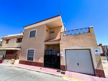 Fantastic two-story semi-detached house in Hondon de los Frailes