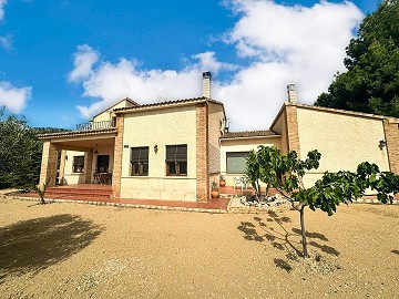 Wunderschöne zweistöckige Villa in Castalla