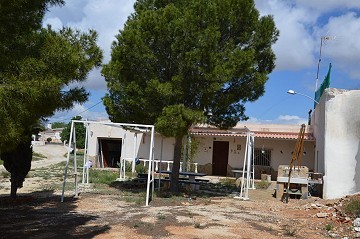 Maison troglodyte de 4 chambres sur un immense terrain