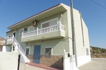 Finca de 9 habitaciones en El Cantón