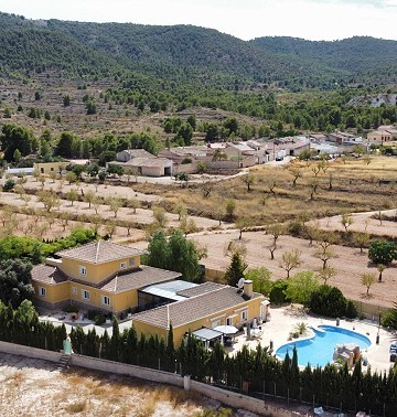 Casa grande en pueblo cerca de Pinoso y Monovar