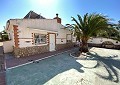 Villa in Salinas mit privatem Pool und Grundstück mit Olivenbäumen in Alicante Dream Homes Castalla 