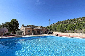 Villa privée et paisible près de Yecla avec 4 grandes chambres + piscine