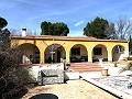 Villa avec 3 chambres, grande piscine et à pied de la ville in Alicante Dream Homes Castalla 