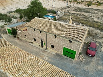 Groot 200 jaar oud landhuis met zwembad